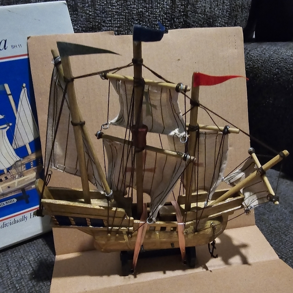 Tiny Ships of the World Collection | Santa Maria Handmade Replica - Picture 4 of 4